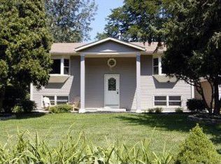 15730 W Sprucewood Ln, Libertyville, IL 60048