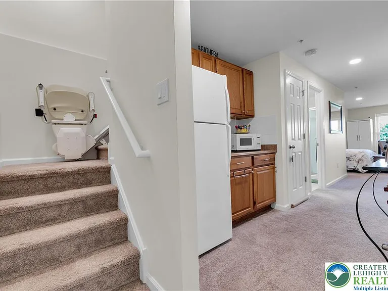 991 King Way — Photo 43