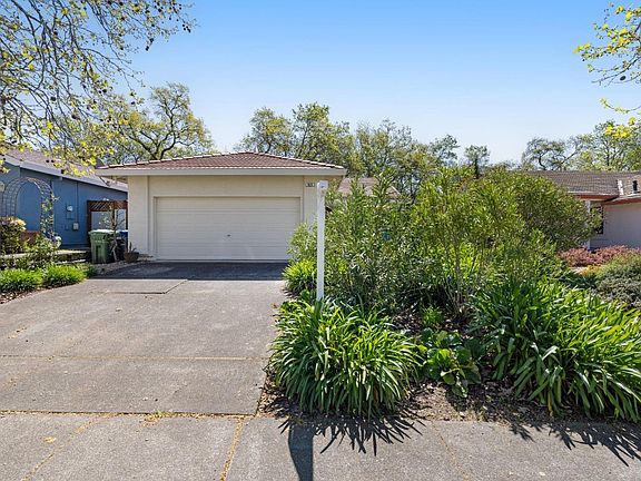 2nd image of 923 Foothill Drive