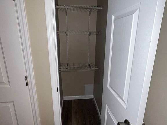5th image of 706 Westwood Ct #6