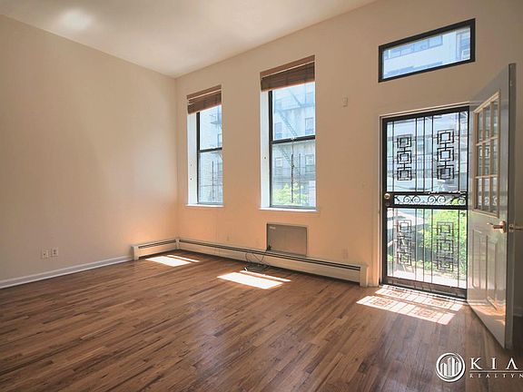 2nd image of 194 W 134th St