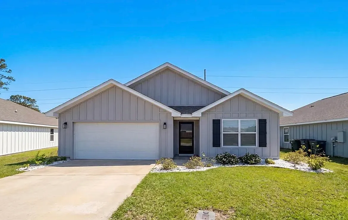 4 bed, 1789 sqft, $2,395 — Photo 1