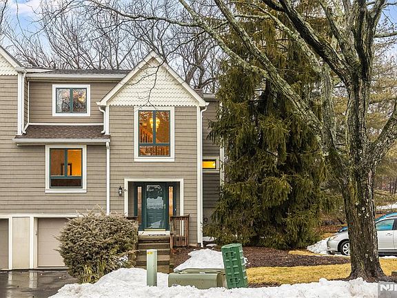 3rd image of 61 Mill Pond Rd