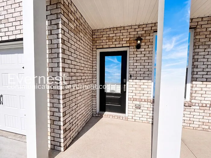 4 bed, 3.0 bath, 2064 sqft, $2,145 — Photo 2