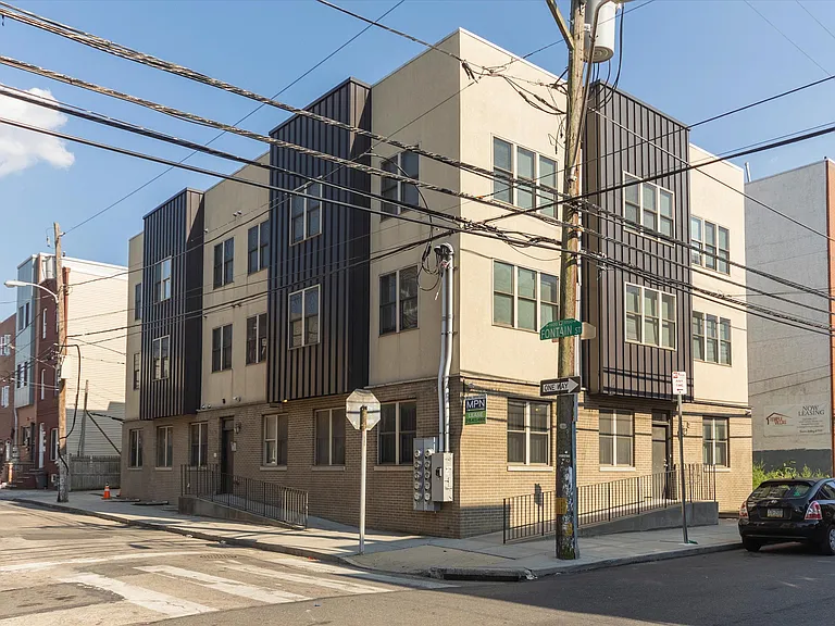 2025 N 17th St #202 — Photo 4