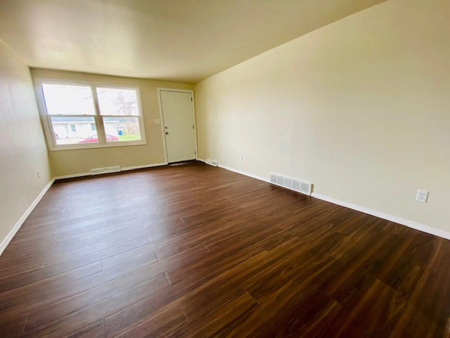 917 & 921 Abrams St Duplex — Photo 3