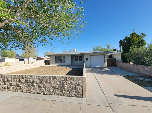 2042 Panamint St, Mojave, CA 93501