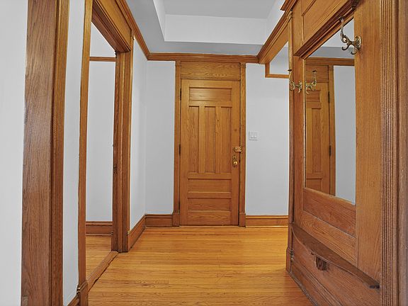 3rd image of 3824 N Sheffield Ave APT 3