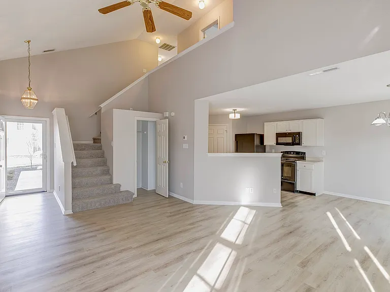 348 Atherton Dr — Photo 1