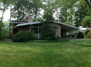 8402 Whitman Dr, Bethesda, MD 20817