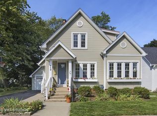 712 N Cross St, Wheaton, IL