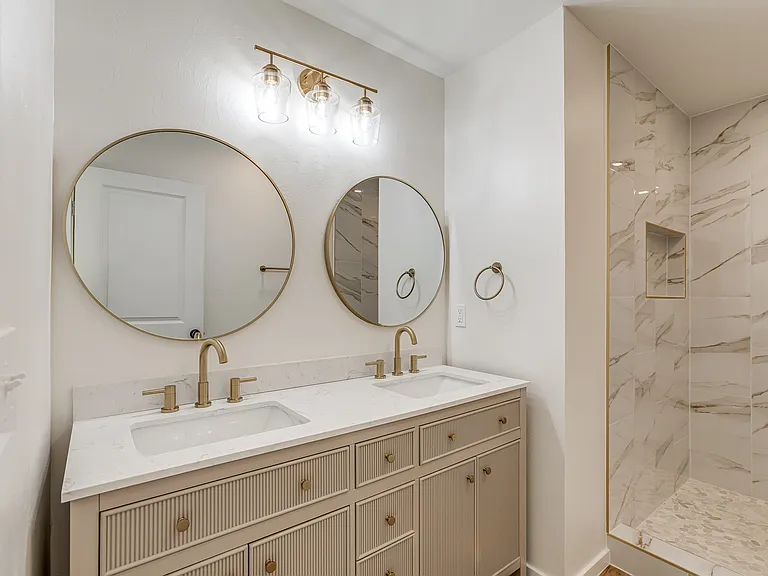 1723 W Park Pl — Photo 33