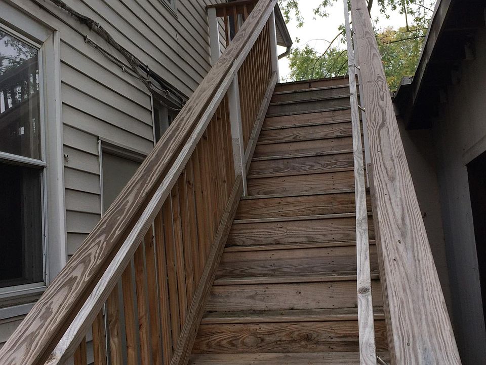 1st image of 844 W Washington St #B