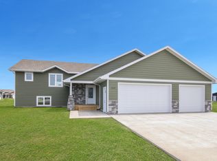 2329 Eagle St, Aberdeen City, SD 57401