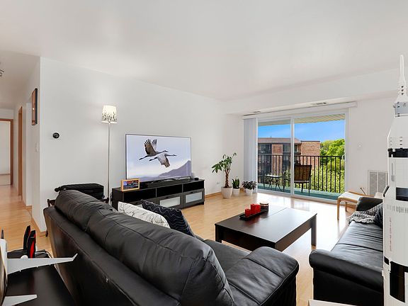 2nd image of 1103 S Hunt Club Dr APT 419