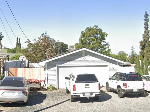 66 S Stearns Rd, Oakdale, CA 95361