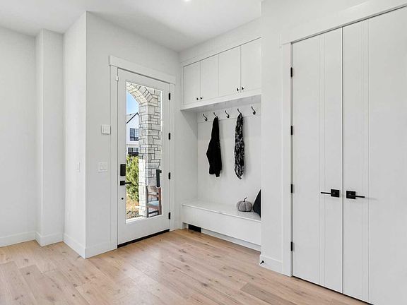 3rd image of 2620 30th St SW