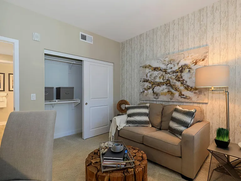 Esencia Sur Apartment Homes — Photo 28