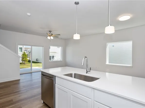 717 Greenwell Pl, Norwalk, IA 50211