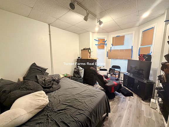 2nd image of 32 Wallace St #1f