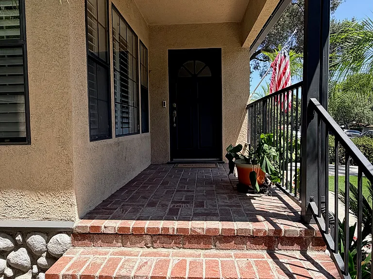 3247 Mills Ave — Photo 2