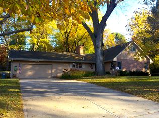 8566 Cedar St, Omaha, NE 68124