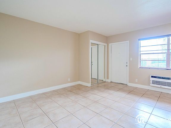 3rd image of 715 NE 6th St APT 3