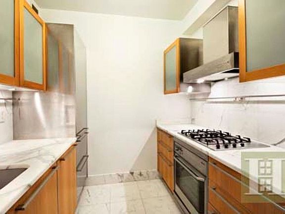 4th image of 25 Columbus Cir #52F