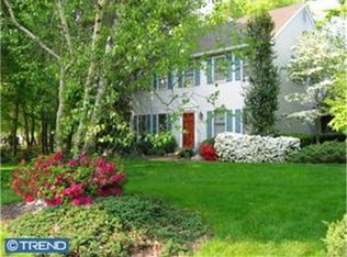 2 Locke Ct, Ewing, NJ 08628