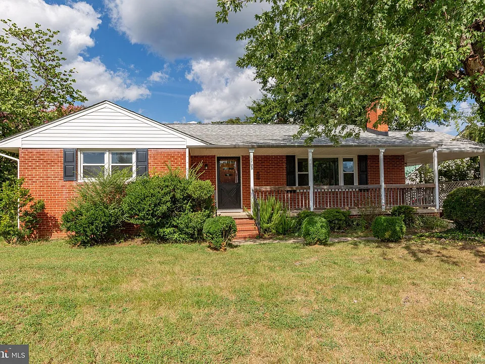 125 Hillcrest Dr