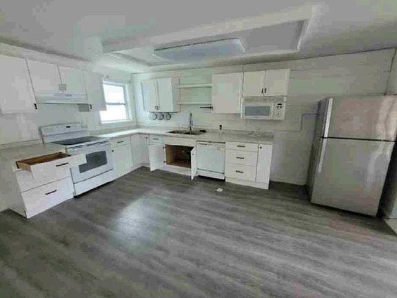 4th image of 431 Perdita Ave