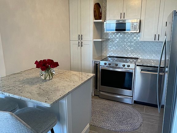 5th image of 2626 N Lakeview Ave APT 1111