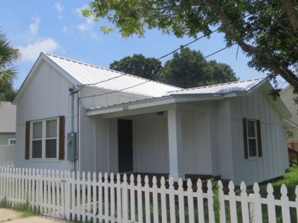 1st image of 525 W Gregory St