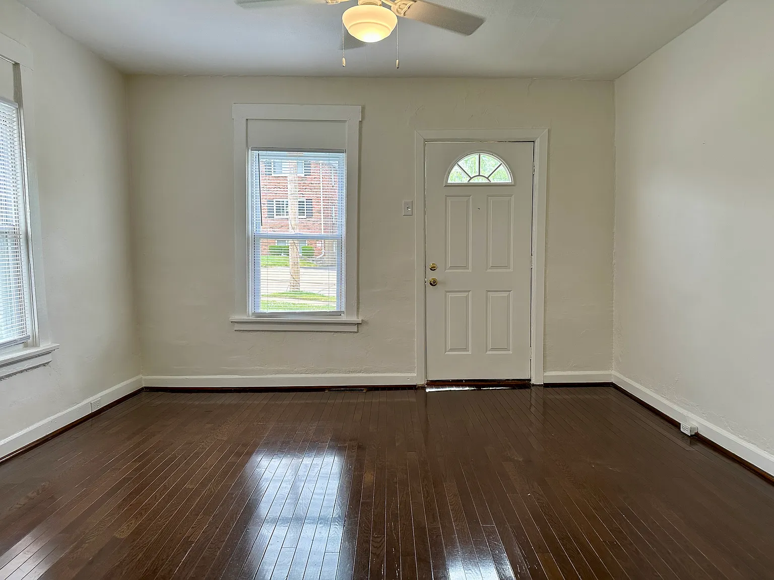 1 bed, 900 sqft, $1,195 — Photo 2