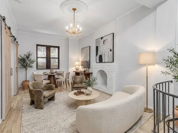 425 W 24th St APT 1F, New York, NY 10011