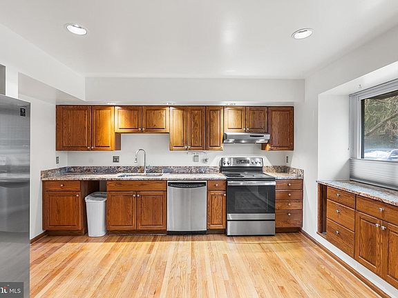 5th image of 2153 Chapel Valley Ln