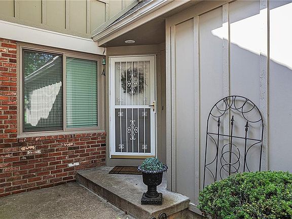 5th image of 9417 W 122nd St