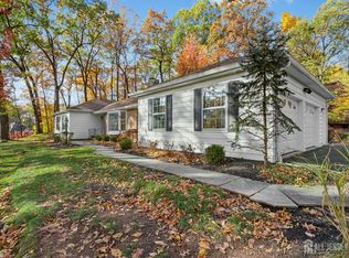 19 Ravenswood Ln, Scotch Plains, NJ 07076