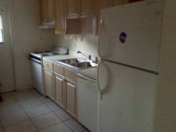 4th image of 5113 Lake Blvd