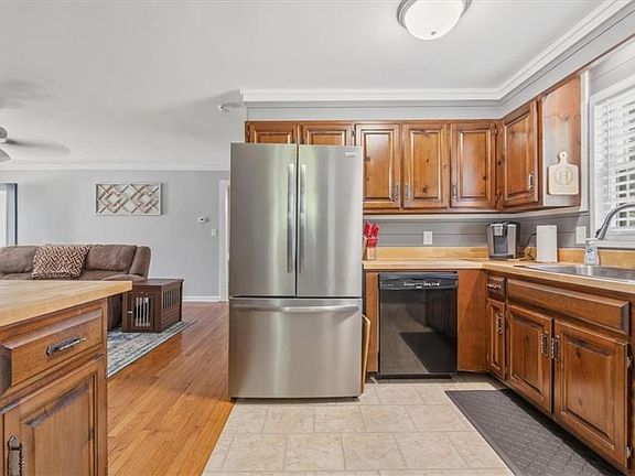 5th image of 395 Dewberry Ln