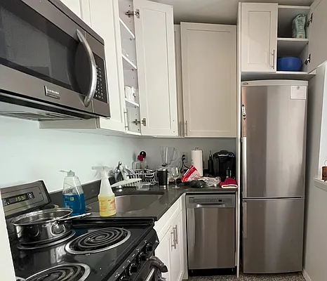 Rented by Akam Sales and Brokerage | media 14