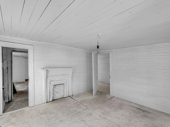 5th image of 119 E Johnson St