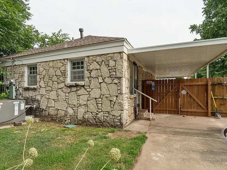 3613 NW Liberty St — Photo 17