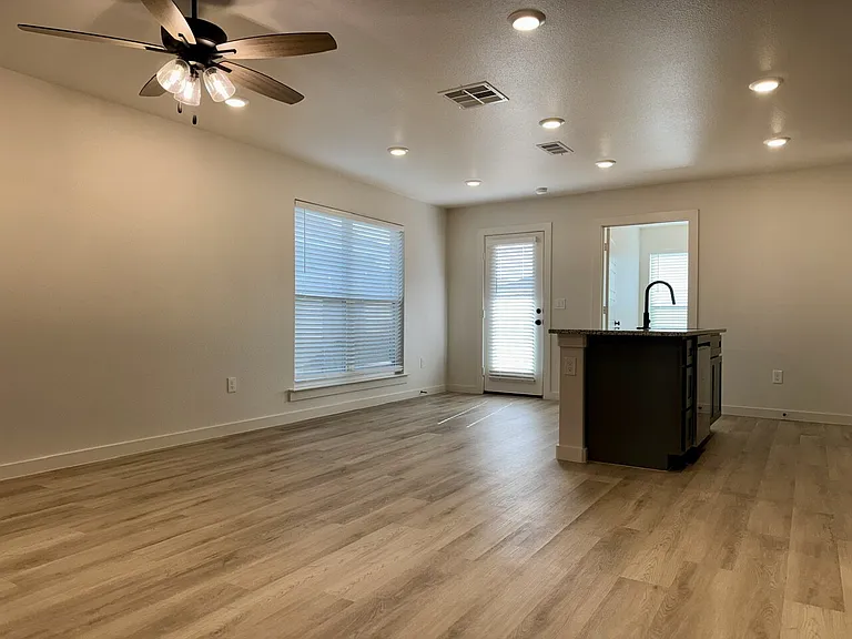 13817 Fremont Ave — Photo 2