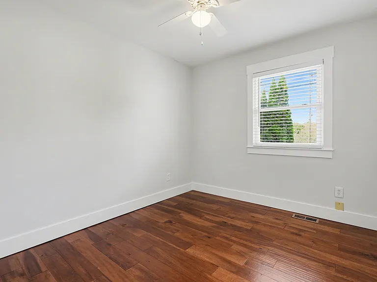 727 S State St — Photo 12