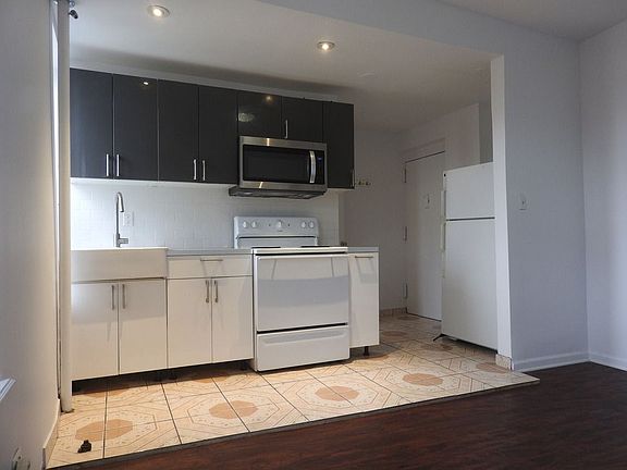 3rd image of 315 Pleasant Ave #19