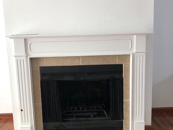 5th image of 600 N Claremont St APT 4