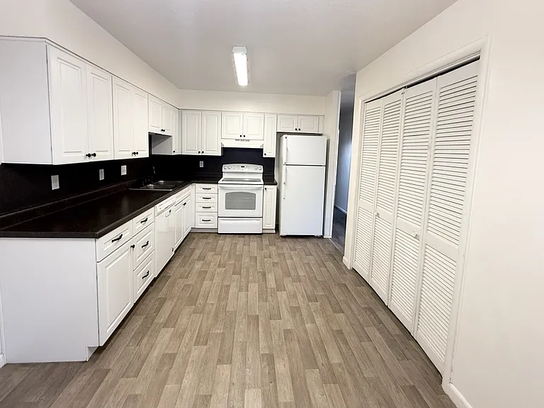445 E 800 N — Photo 1