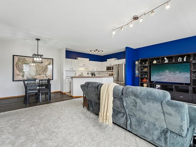 20651 Hampshire Way — Photo 3