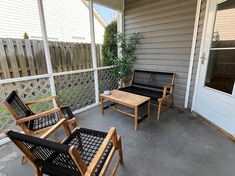642 Hillside Dr — Photo 36